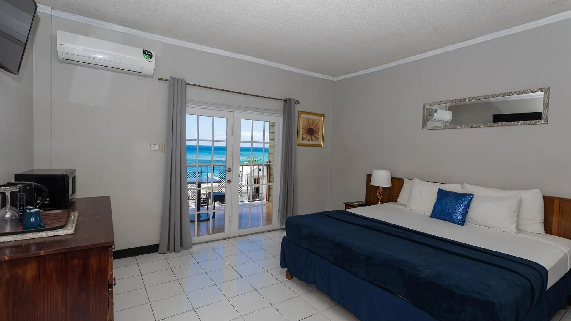 Hotel Caribic House Montego Bay 2*,  Giamaica