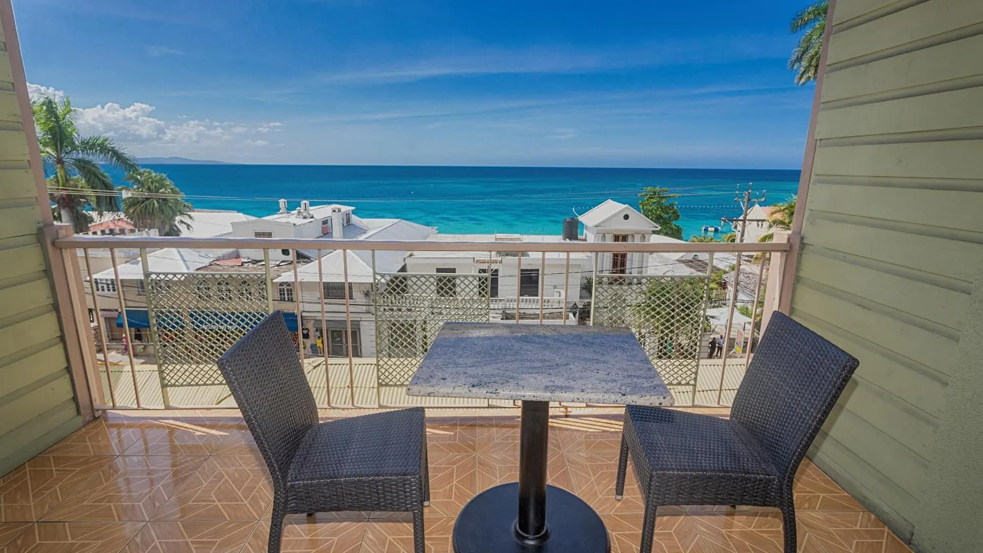 Hotel Caribic House Montego Bay 2*,  Giamaica