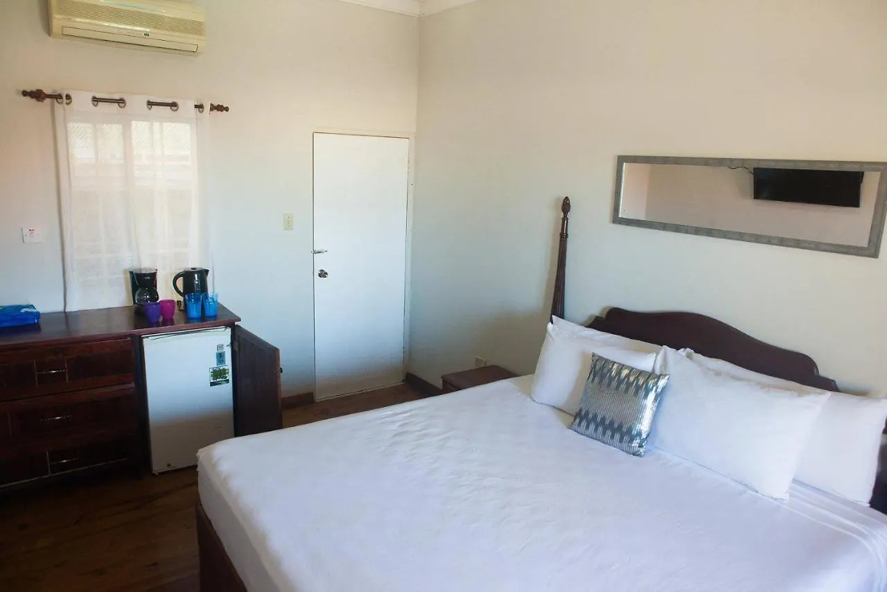 Hotel Caribic House Montego Bay 2*,