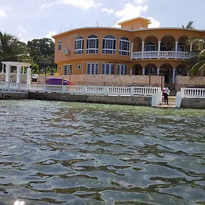 Homestay Waters Edge, Montego Bay